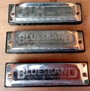 lot 328 image: LOT OF 3 HARMONICAS - 2 IN KEY OF C & 1 B FLAT
