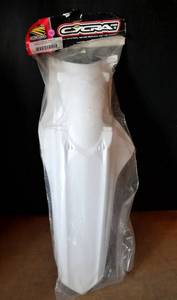 lot 330 image: CYCRA RACING SYSTEMS POWERFLOW REPLACEMENT REAR FENDER. WHITE - (2009-2011 CRF450) NEW IN BAG $$