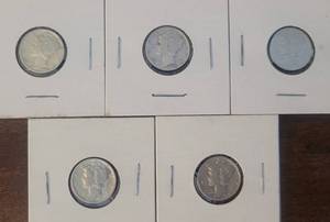 lot 7 image: (5) EARLY 1940S SILVER DIMES AS SHOWN. (SOLD 5 X THE MONEY)