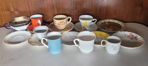 lot 23 image: LOT OF VINTAGE TEA CUPS AND SAUCERS AS SHOWN.