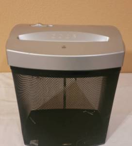 lot 58 image: FELLOWES PAPER SHREDDER MODEL S701CM AS SHOWN.