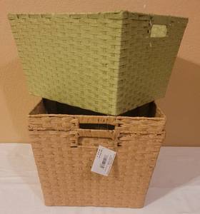 lot 63 image: (3) WICKER STYLE BASKESTS IN COLOR SHOWN. (SOLD 3 X THE MONEY)