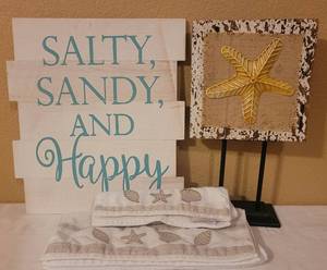 lot 65 image: LOT OF BEACH THEMED DECOR INCLUDING FRAME, TOWELS, & MORE AS SHOWN.