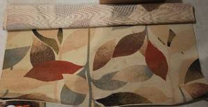 lot 103 image: LARGE 7FT 10IN X 10FT 10IN SURYA AREA RUG IN STYLEDESIGN SHOWN.