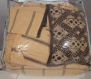 lot 105 image: QUEEN SIZE BEDDING SET IN STYLEDESIGN SHOWN.