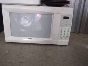 lot 52 image: Kenmore white microwave used unknown working order