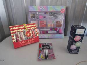 lot 77 image: Make up kit NIB, tinted lip balm NIB, fizzing bath salts NIB,
