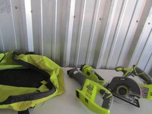 lot 89 image: Ryobi Bag, saw saw, flash light and a skill saw no charger or battery