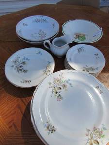 lot 99 image: 3 large serving bowls one has a small chip pictured, set of Cheezies dishes, 6 saucers, 3 bowls, 8 dinner plates one has a chip