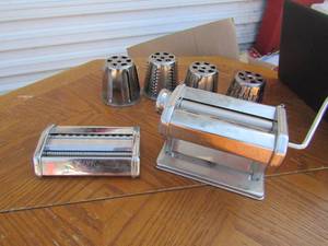 lot 102 image: Model 150mm deluxe hand held cheese grader and meat slicer, vintage also has 4 different cutting choices for cheese, potatoes, and much more