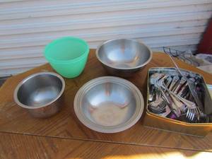 lot 104 image: various mixing bowls, large lot of silverware, spoons, forks, knifes, butter knifes