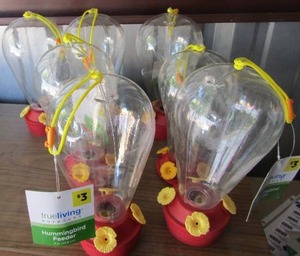 lot 119 image: 7 red plastic humming bird feeders all in good condition