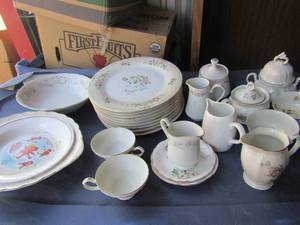 lot 124 image: Crown Ming China plates qty 9, various creamer and sugar dishes, large serving bowls, tea pot and saucers, 3 tea cups