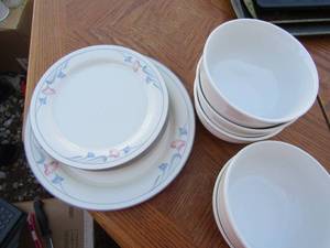 lot 137 image: Lennox chine plates 1 dinner and 4 saucer, 5 royal Norfolk white bowls