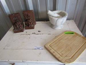lot 146 image: 64 heavy book ends qty 2
