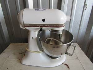 lot 147 image: Kitchen aid 300 watt power mixer, 1 mixing bowl and 1 mixing wand