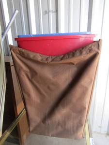 lot 153 image: Lot of waste baskets and laundry basket qty 5 total