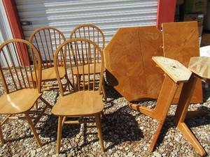 lot 154 image: 294242 dining table with leaf, add leaf and its 18 more width, comes with 4 matching chairs