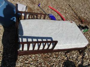 lot 164 image: Brown wooden toddler bed, needs to be tightened up on ends