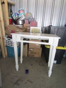 lot 177 image: white childrens desk missing draw and legs need to be tighter