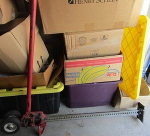lot 178 image: red one wheel jack Look at pics