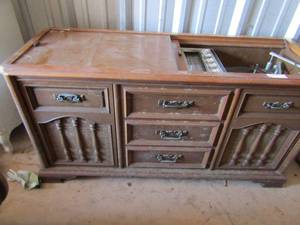 lot 5 image: Magnavox record stereo console player, unknown working order, 255019 has small damage spots on corners pictured