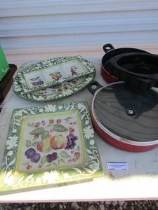 lot 181 image: Kitchen lot mirror pots and pans 12 qty 2 1 no lid, new ware silicone bake ware, wall platter and serving dishes