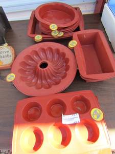 lot 184 image: Silicone smart ware baking items, qty 10 plus all new