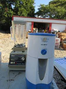 lot 196 image: Ice tea maker, Oster blender both used, unknown working order