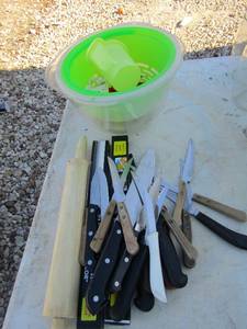 lot 199 image: wooden rolling pin, lot of knifes, strainer and salad bowl