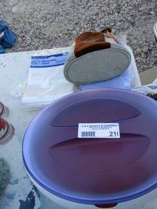 lot 210 image: Remington hand wax dip, towels included, no wax sold separately