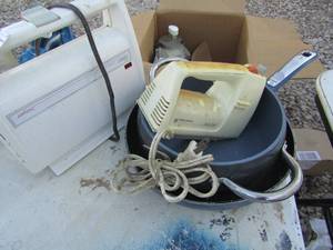 lot 217 image: Black and decker mixer, 2 pots and pans, Oster sandwich maker