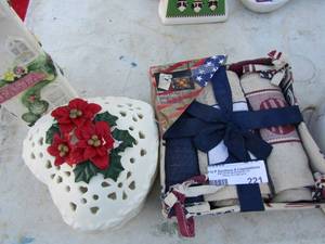 lot 221 image: Pasta ceramic house, heart shape dish, set of 3 new kitchen hand towels