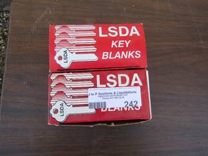 lot 242 image: LSDA key blanks qty 2
