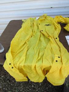 lot 252 image: Condor full length rain coats size 3XL yellow BOX OF