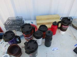 lot 256 image: kitchen lot including various race track cups and a wooden 3 tier spice rack, a small handheld strainer