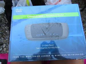 lot 267 image: 2.4 GHz Band Fast ethernet wireless networking router by cisco