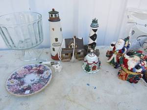 lot 273 image: White cliff light house assembly, Mr. Clause and his gift basket, Footed bowl, dcor plate