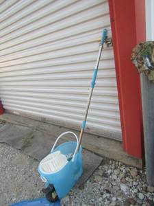 lot 283 image: spin mop with bucket has foot pedel to ring out