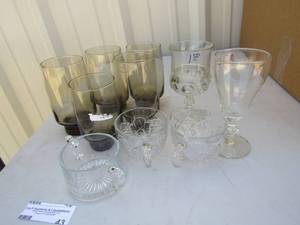 lot 43 image: 5 brown glass tea glasses, coffee mugs