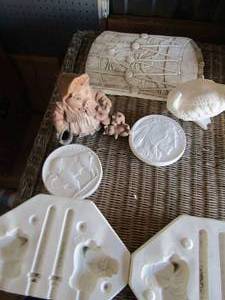 lot 77 image: ceramic finishes includes a duck, pigs, buffalo nickel a armor board and 1 carousel horse mold