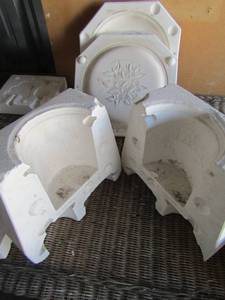 lot 80 image: country drippings canister mold, 12 ceramic dinner plate