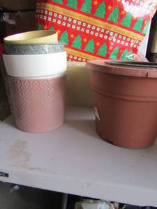 lot 96 image: Outdoor planter pots, plastic and ceramic qty 8 approx.