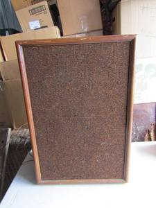lot 108 image: Magnavox speakers qty 2, 120 volt comes with wires