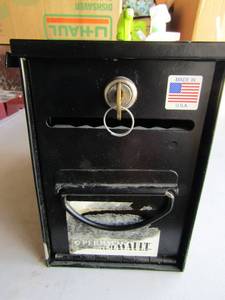 lot 119 image: universal black mail lock box with key, has open front to put mail in