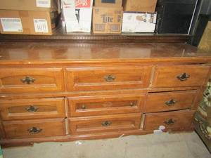 lot 130 image: 9 drawer dresser needs a little TLC but still has lots of life left in it, size 29 12 6718