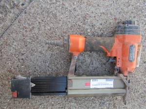lot 160 image: Central phuematic 16 gauge air nail gun