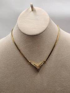 lot 19 image: Christian Dior Necklace