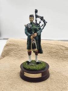 lot 62 image: Royal Regiment of Scotland - The Highlanders Piper statue - about 8.5 tall