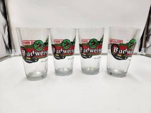 lot 28 image: Set of 4 Budweiser beer glasses - Texas most wanted Lizard